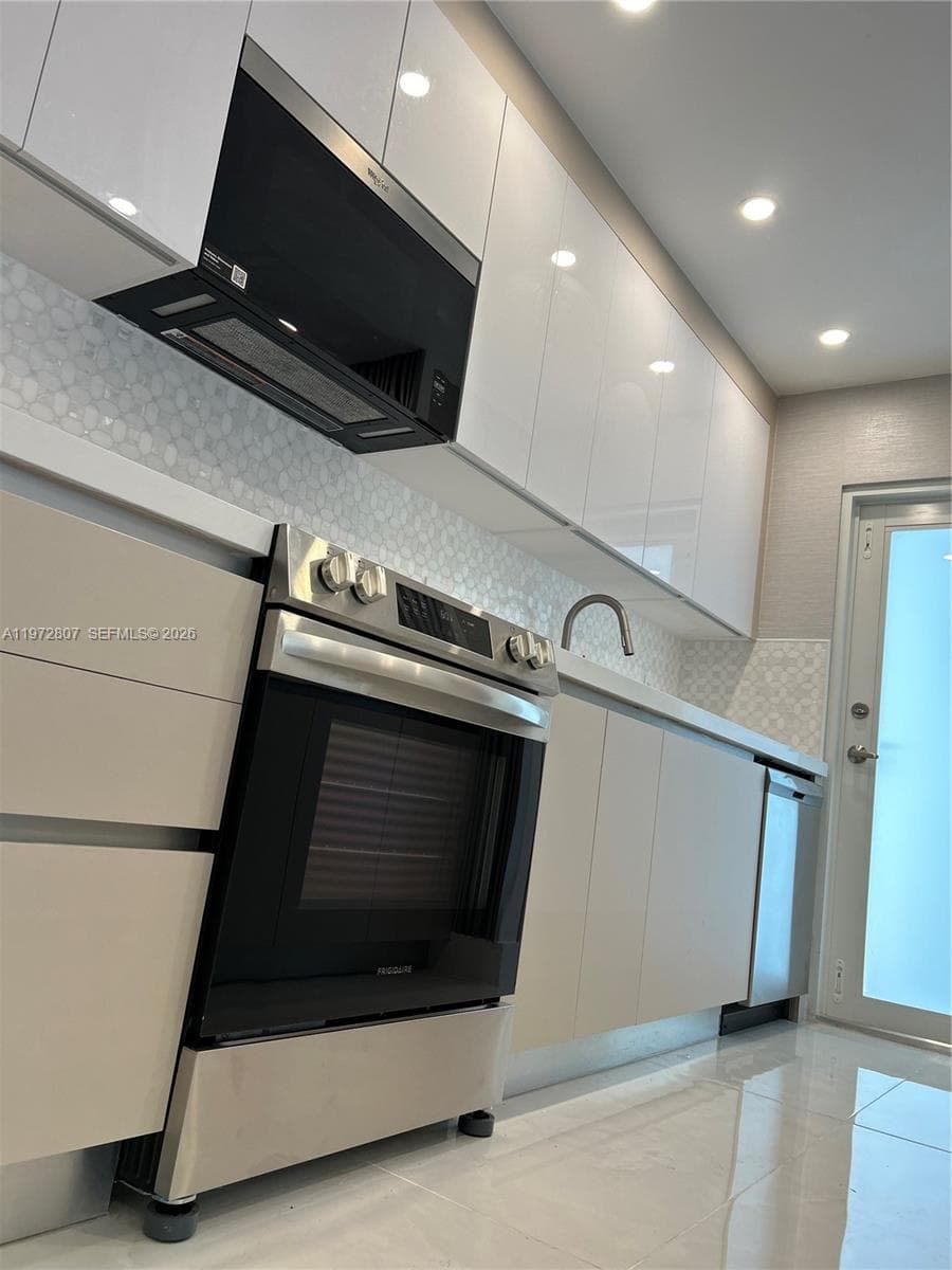KEYSTONE GARDENS CONDO · #201 in North Miami - Photo 5