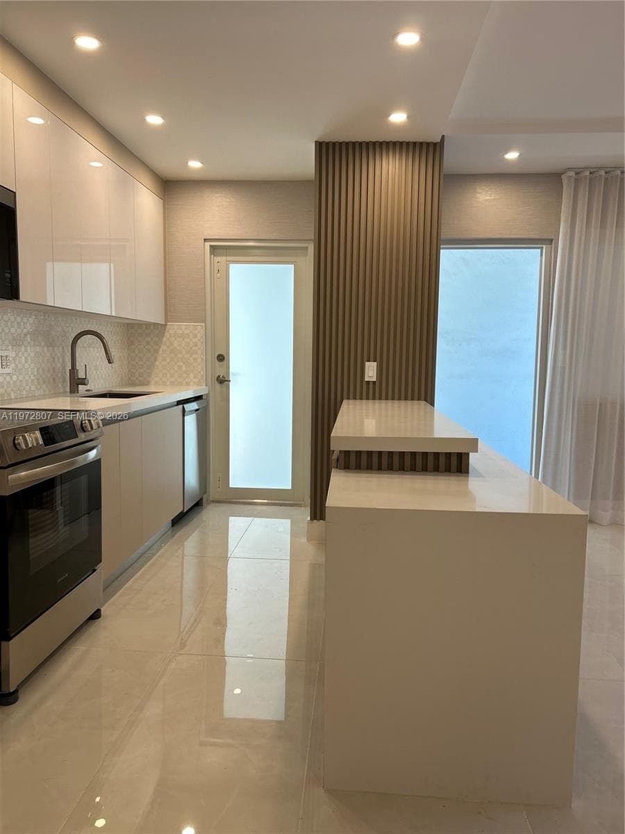 KEYSTONE GARDENS CONDO · #201 in North Miami - Photo 4