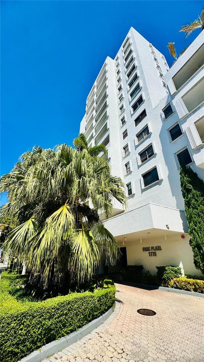PARC PLAZA CONDO · #11F in Miami Beach - Photo 34