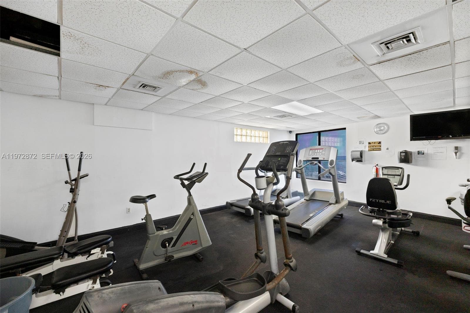 SEA AIR TOWERS CONDO · #719 in Hollywood - Photo 21