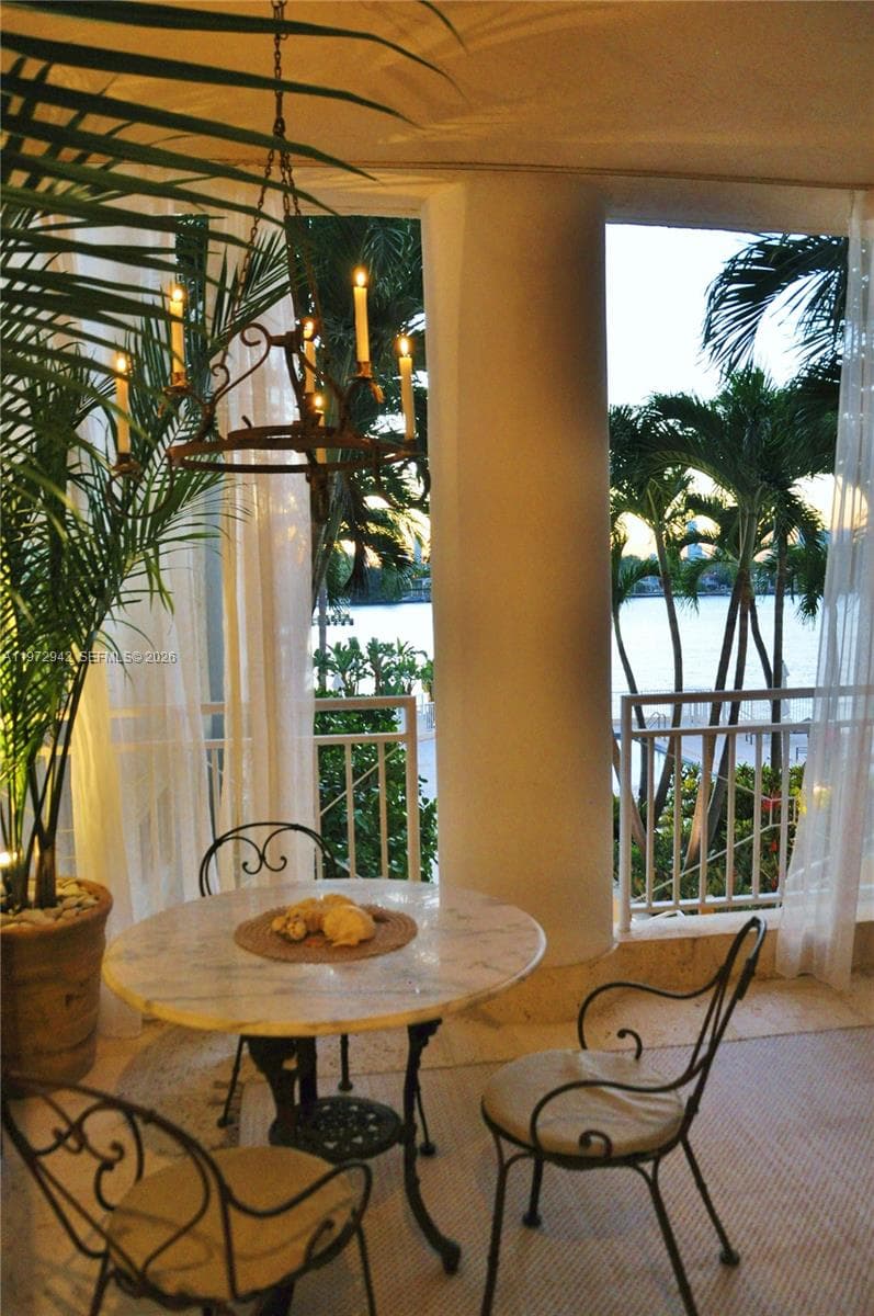 Romantic dinners under candlelight.