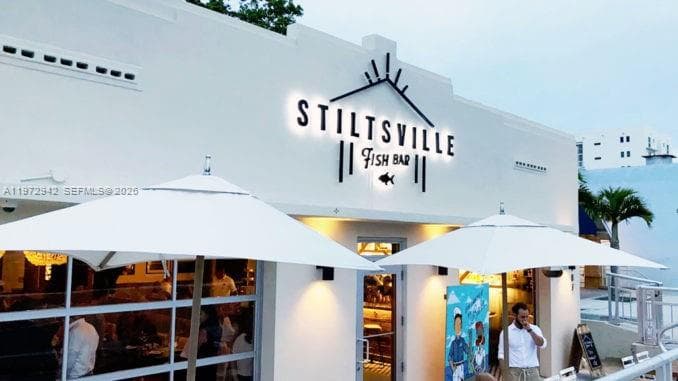 Walking distance to Stiltsville ~ Outstanding Seafood Dining...