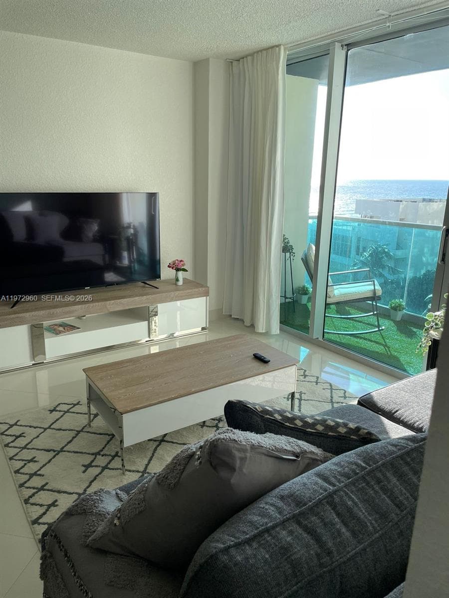SIAN CONDO · #7L in Hollywood - Photo 3