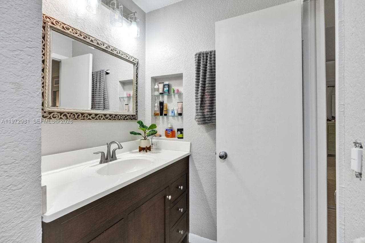 CARIBBEAN HOUSE CONDO · #208 in North Miami Beach - Photo 27