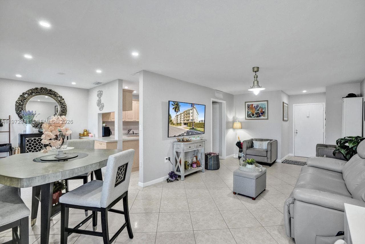CARIBBEAN HOUSE CONDO · #208 in North Miami Beach - Photo 6