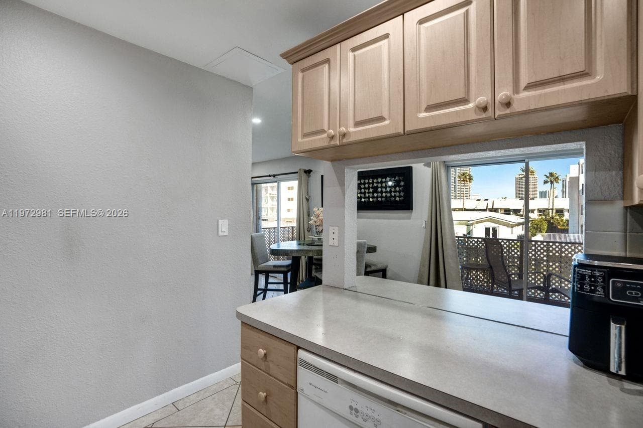 CARIBBEAN HOUSE CONDO · #208 in North Miami Beach - Photo 13