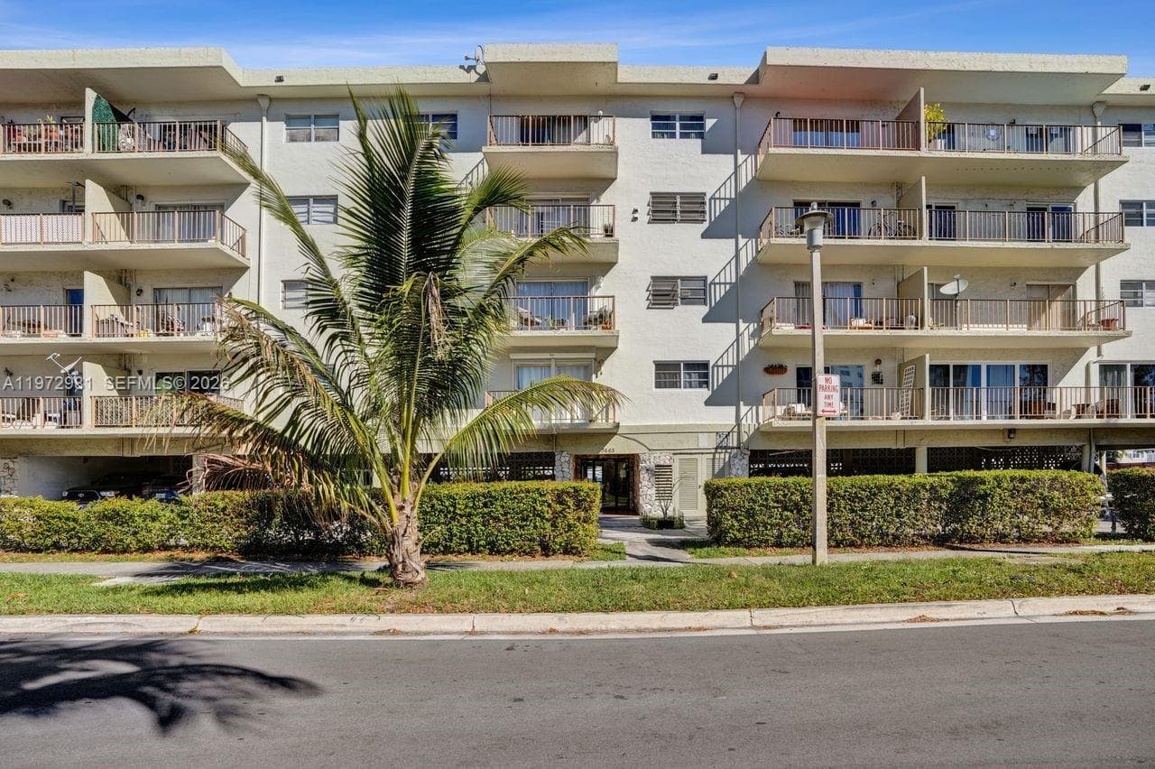 CARIBBEAN HOUSE CONDO · #208 in North Miami Beach - Photo 32