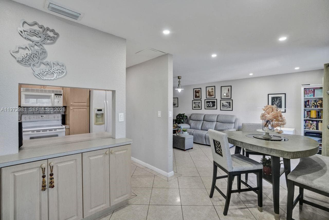 CARIBBEAN HOUSE CONDO · #208 in North Miami Beach - Photo 9