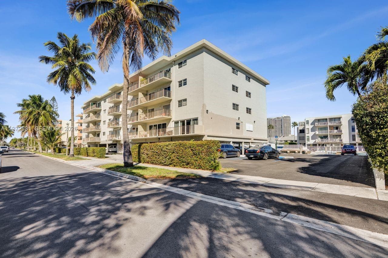 CARIBBEAN HOUSE CONDO · #208 in North Miami Beach - Photo 34