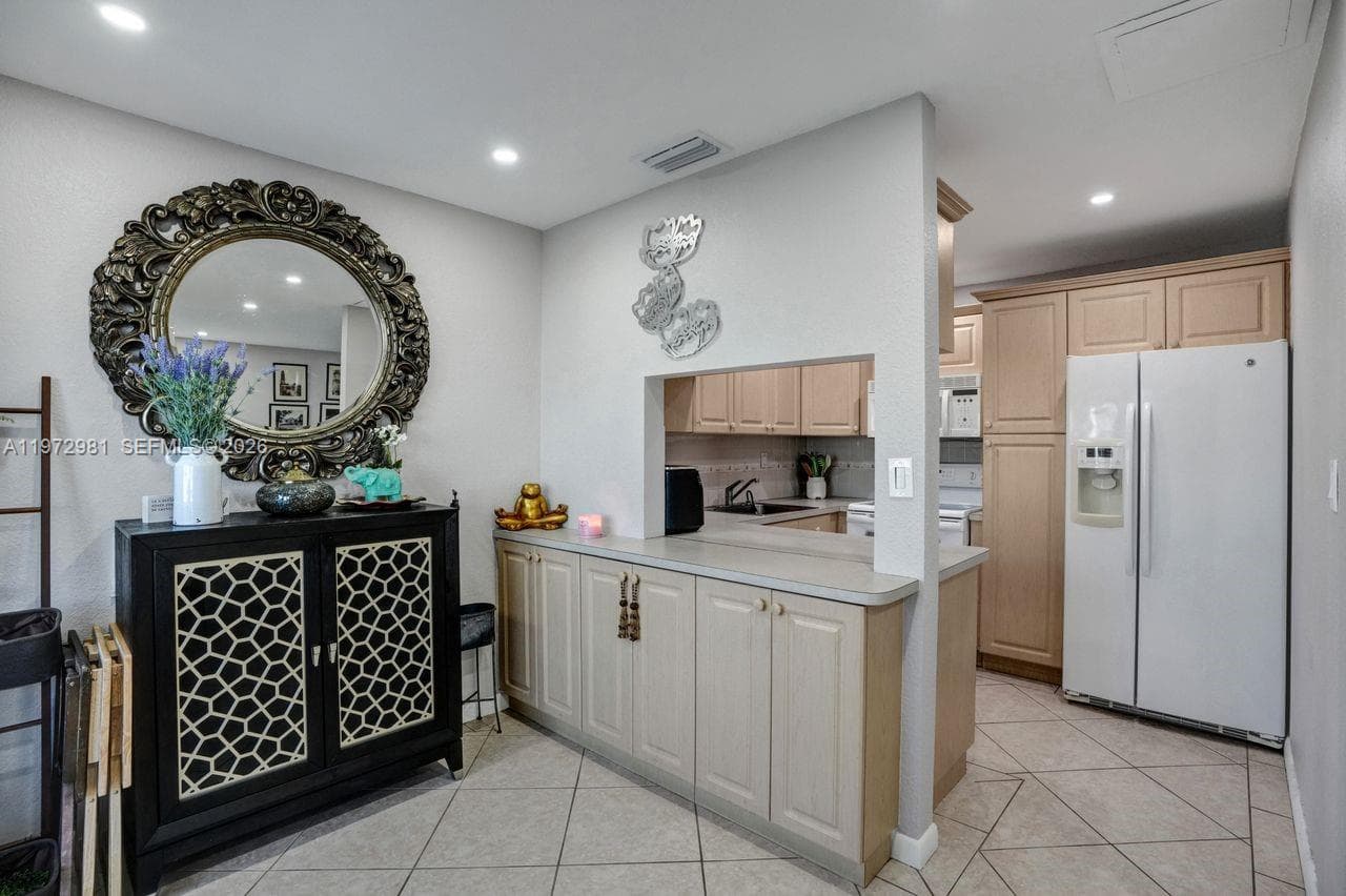 CARIBBEAN HOUSE CONDO · #208 in North Miami Beach - Photo 10