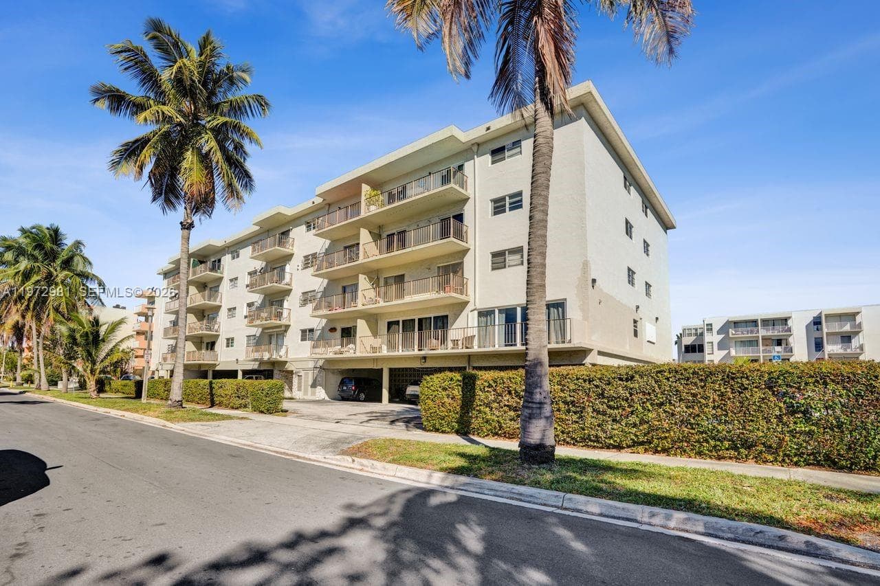 CARIBBEAN HOUSE CONDO · #208 in North Miami Beach - Photo 33