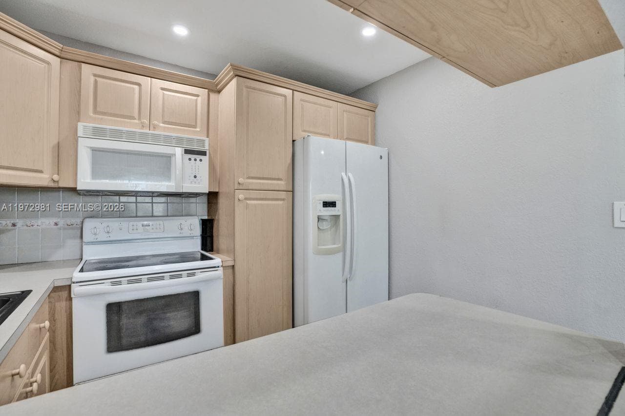 CARIBBEAN HOUSE CONDO · #208 in North Miami Beach - Photo 14