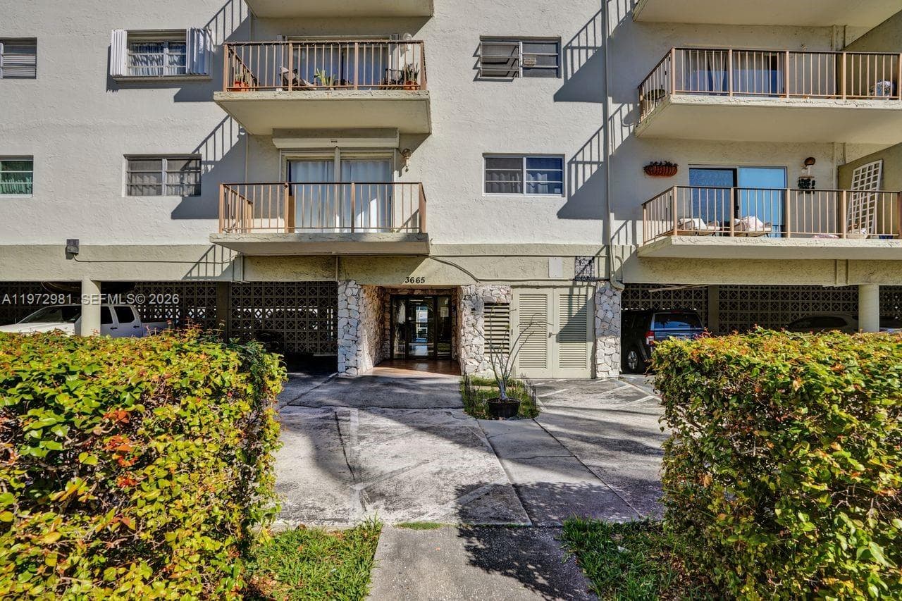 CARIBBEAN HOUSE CONDO · #208 in North Miami Beach - Photo 31