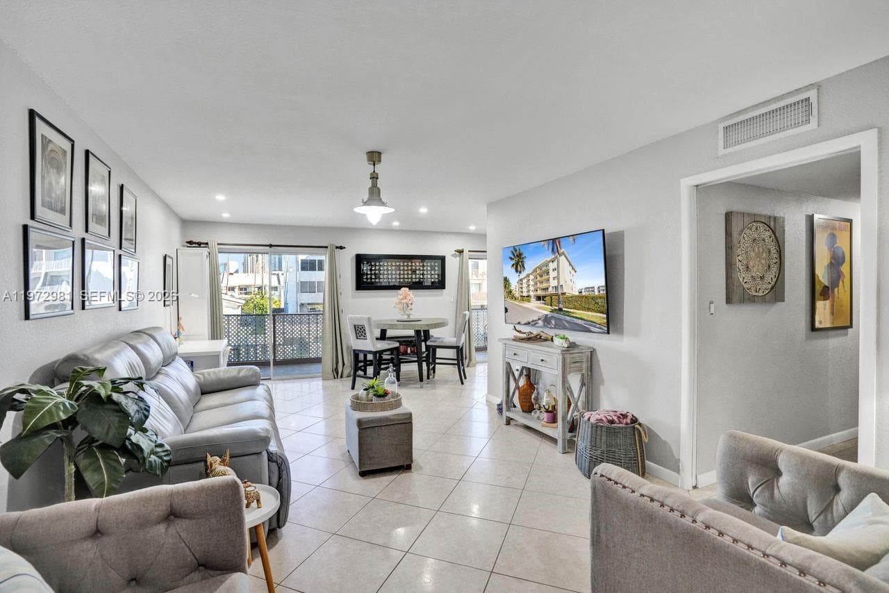 CARIBBEAN HOUSE CONDO · #208 in North Miami Beach - Photo 4