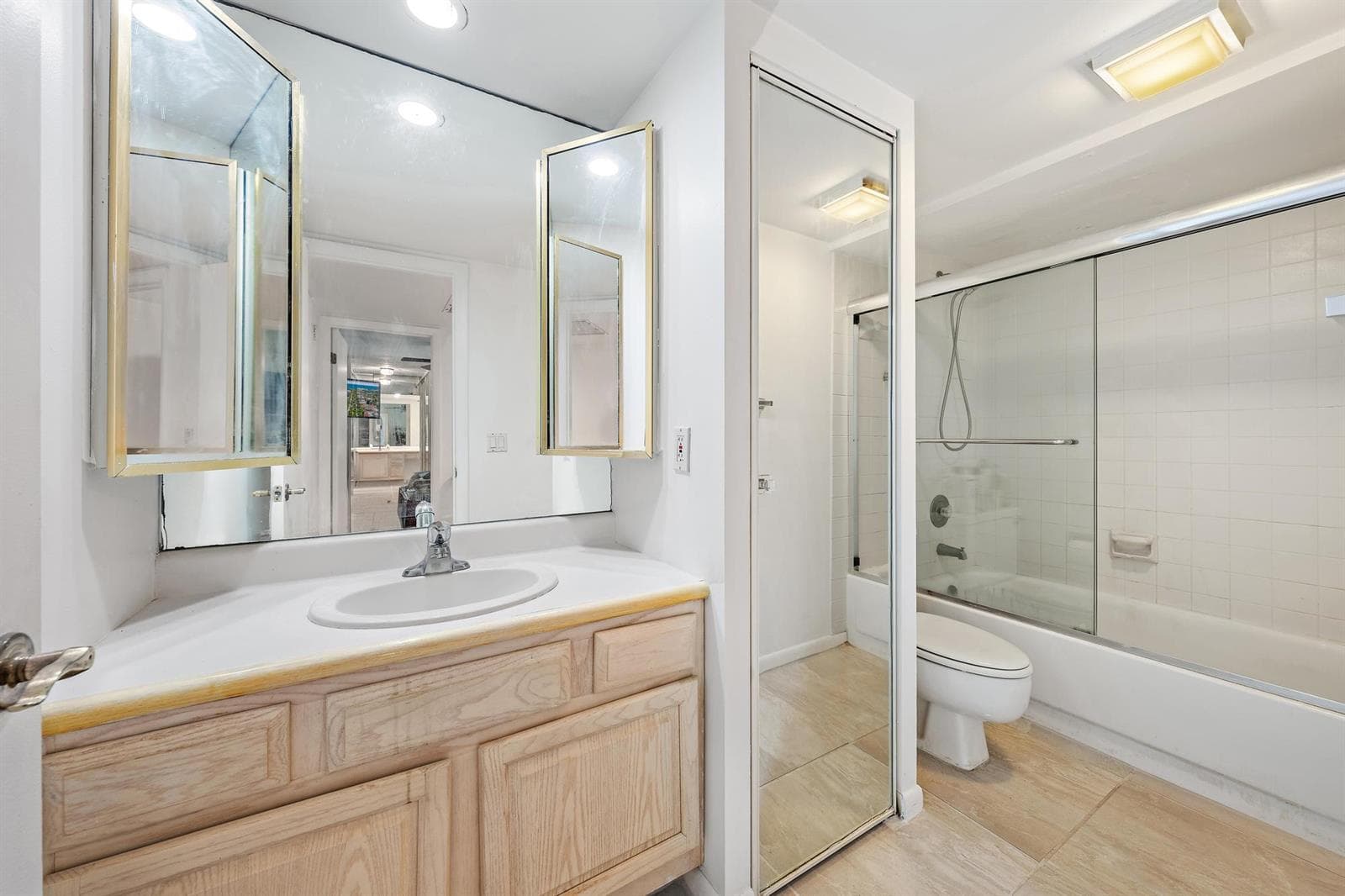 1213 12th Terrace-second Bathroom