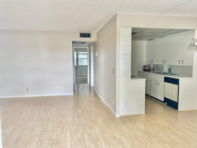 Living Room/Kitchen