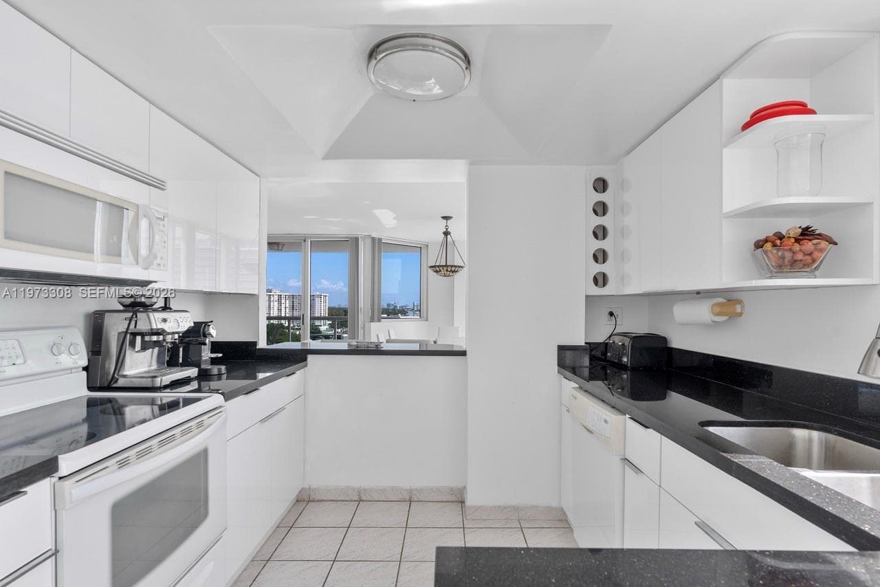 KING DAVID TOWERS CONDO · #LPH1401 in Miami Beach - Photo 17