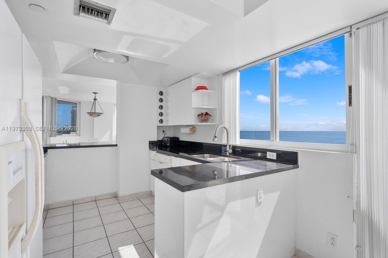 KING DAVID TOWERS CONDO · #LPH1401 in Miami Beach - Photo 15