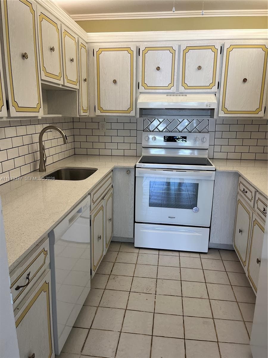 Florence Condo · #202 in North Miami Beach - Photo 3