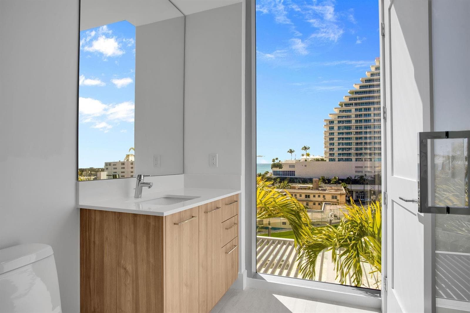 Guest Suite Bath (1)