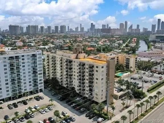 ISLAND SHORES CONDO · #806 in North Miami Beach - Photo 2
