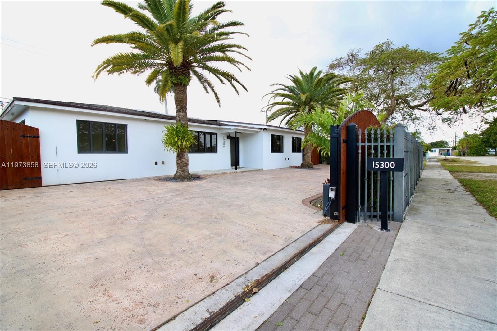 15300 SW 299th St photo 2