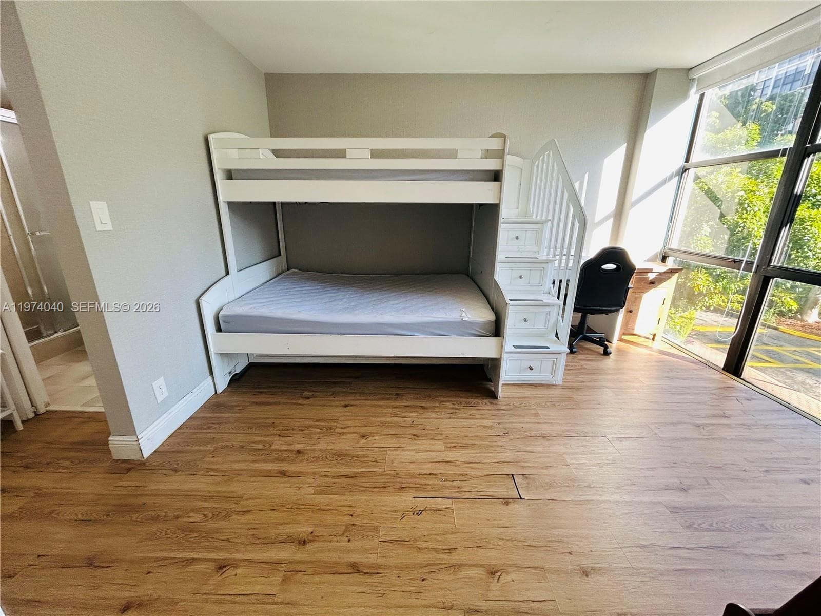 2nd bedroom