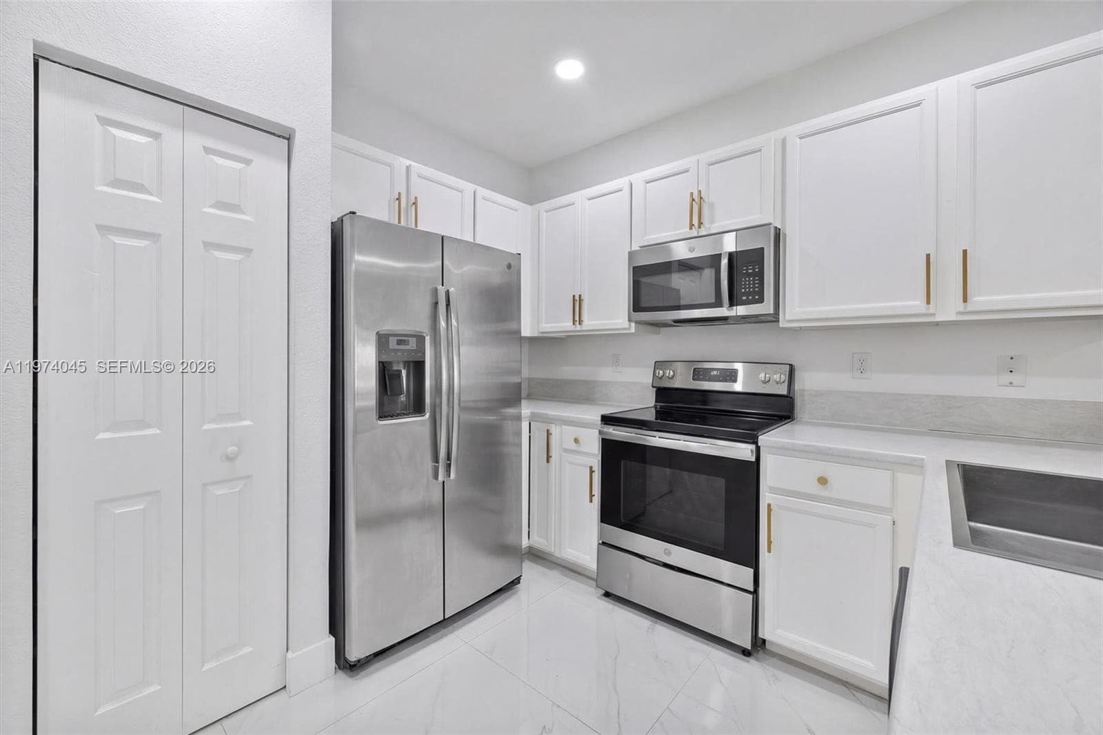 178 SE 33rd Ter photo 3