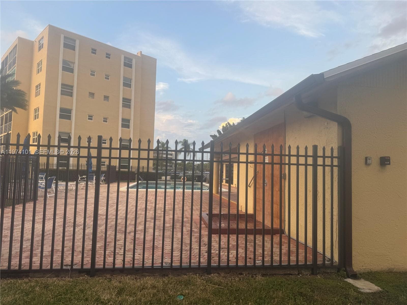 MEADOWBROOK LAKES VIEW CO · #505 in Dania Beach - Photo 22