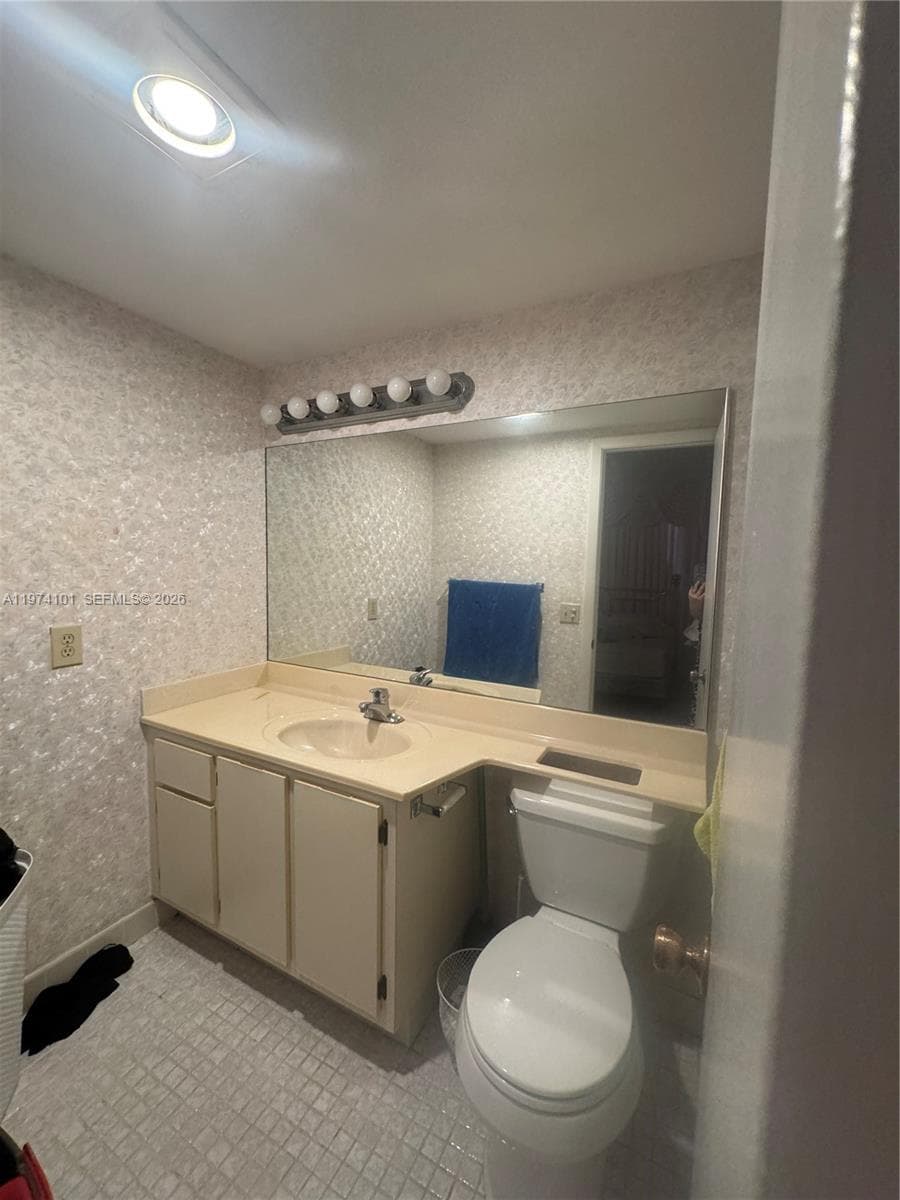 MEADOWBROOK LAKES VIEW CO · #505 in Dania Beach - Photo 14