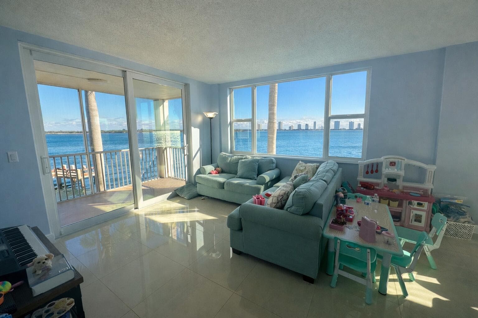 Natural light+open space