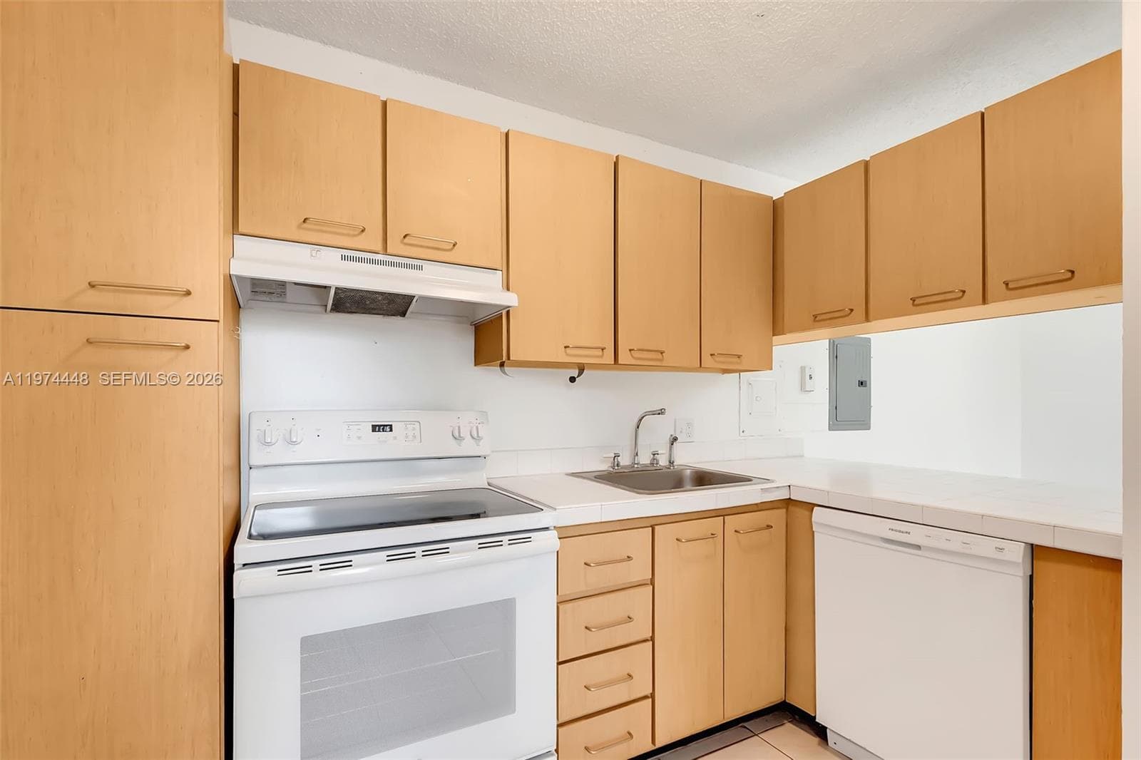 The Meadows Lake · #254D in Miami - Photo 8