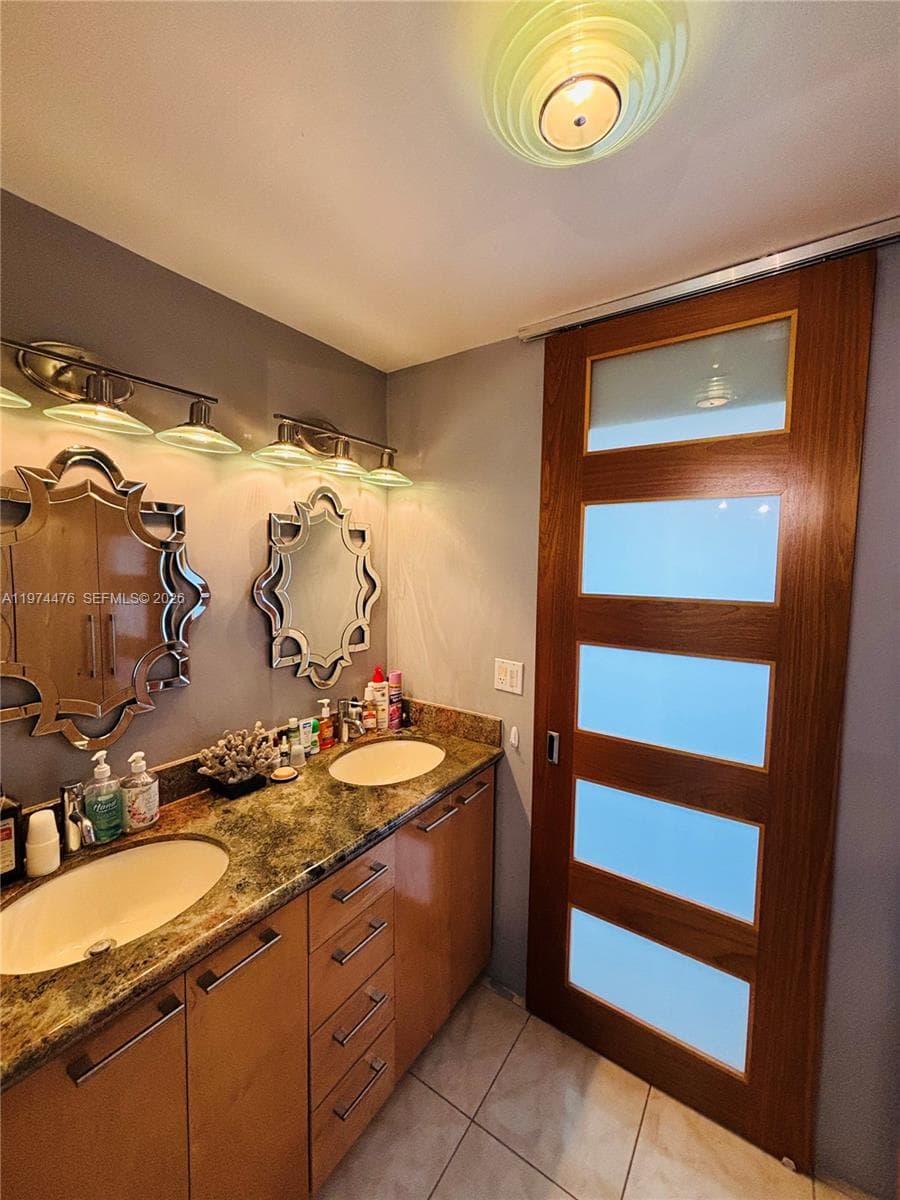 ISLANDER CONDO APTS · #608 in Miami Beach - Photo 4