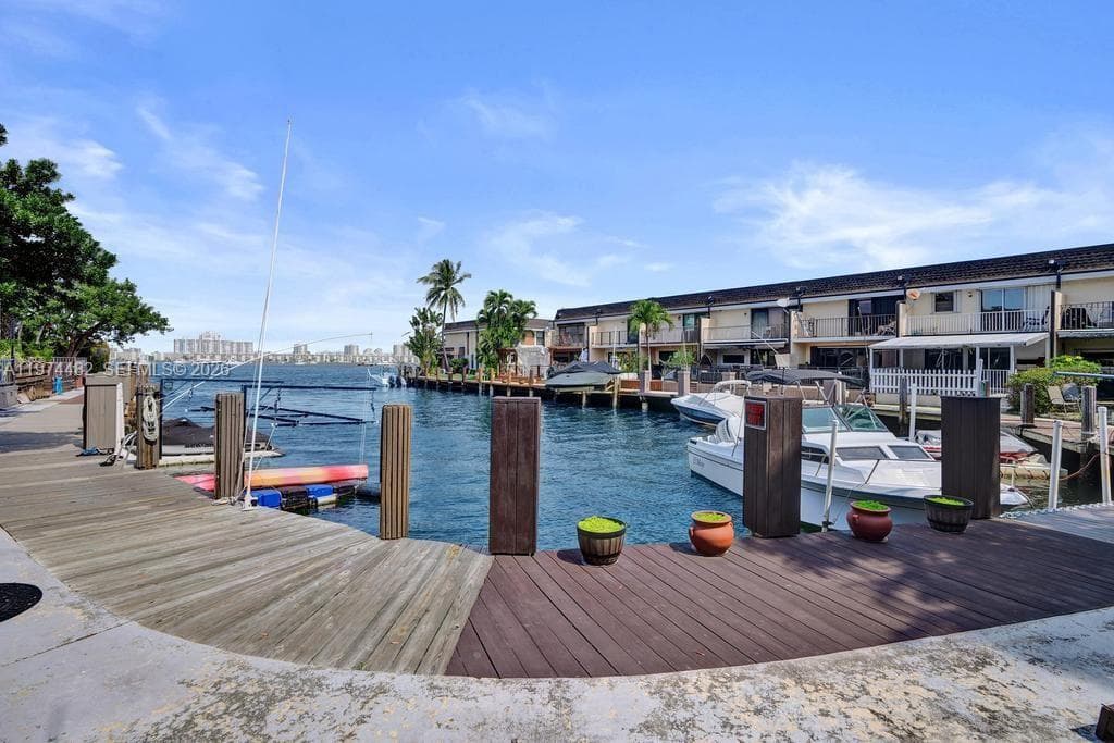 LAKEVIEW TOWNHOUSES · #77 in North Miami Beach - Photo 27