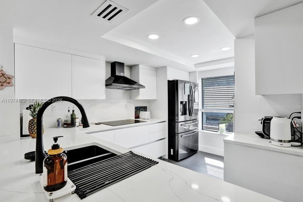 LAKEVIEW TOWNHOUSES · #77 in North Miami Beach - Photo 2