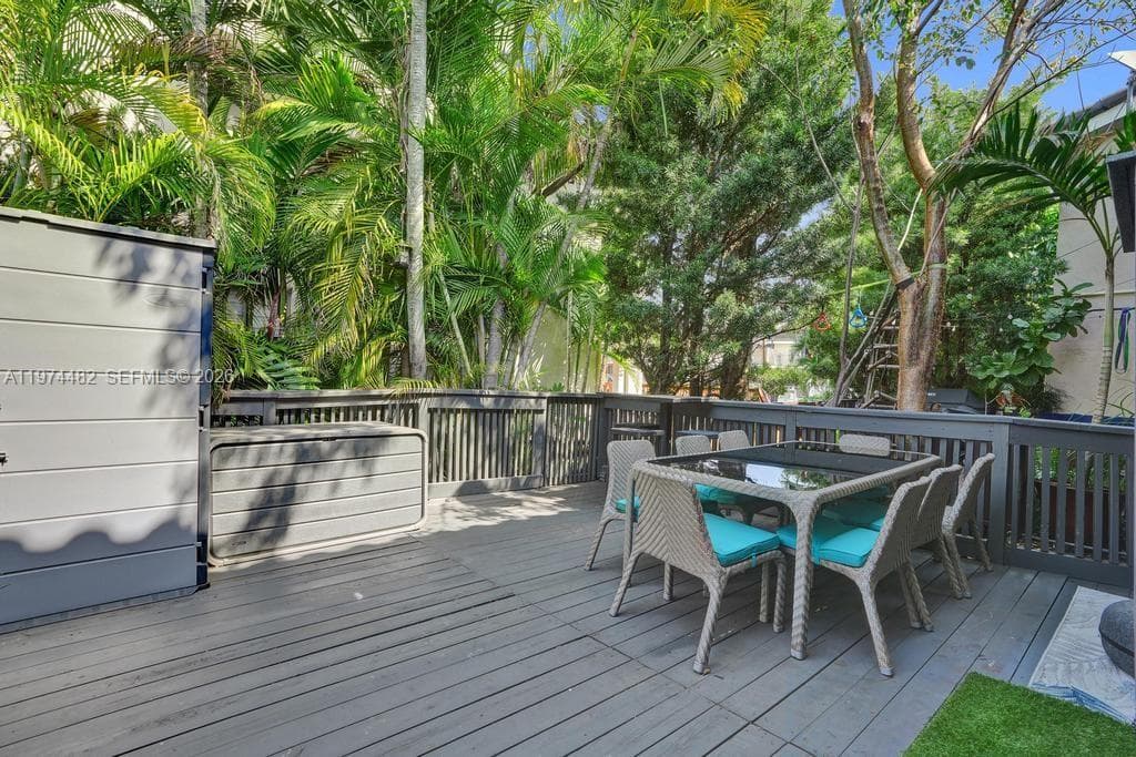LAKEVIEW TOWNHOUSES · #77 in North Miami Beach - Photo 11