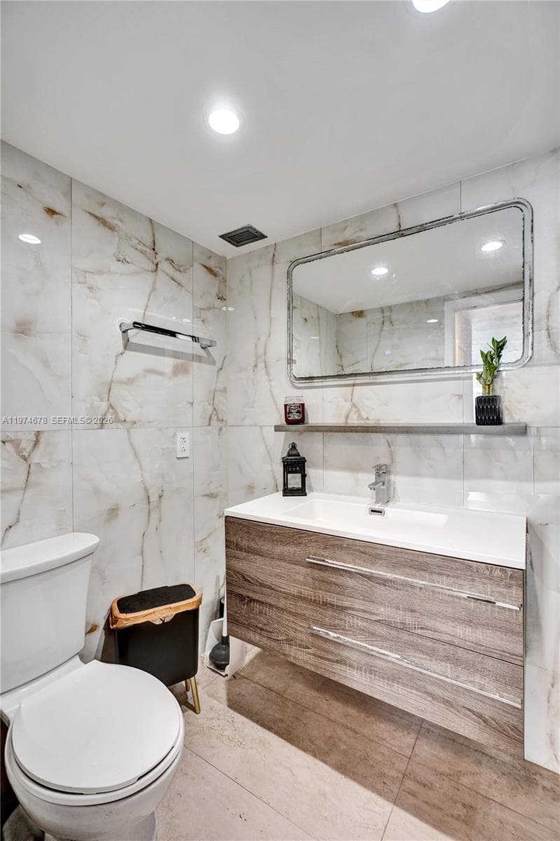 COMMODORE PLAZA CONDO · #406 in Aventura - Photo 10