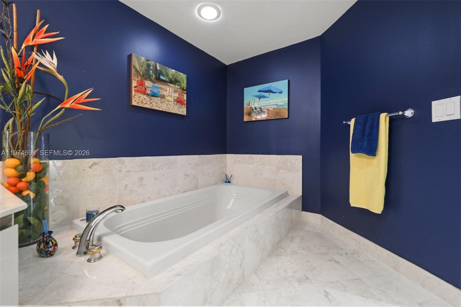 Secondary bedroom Ensuite, 4-piece bath with soaking Tub