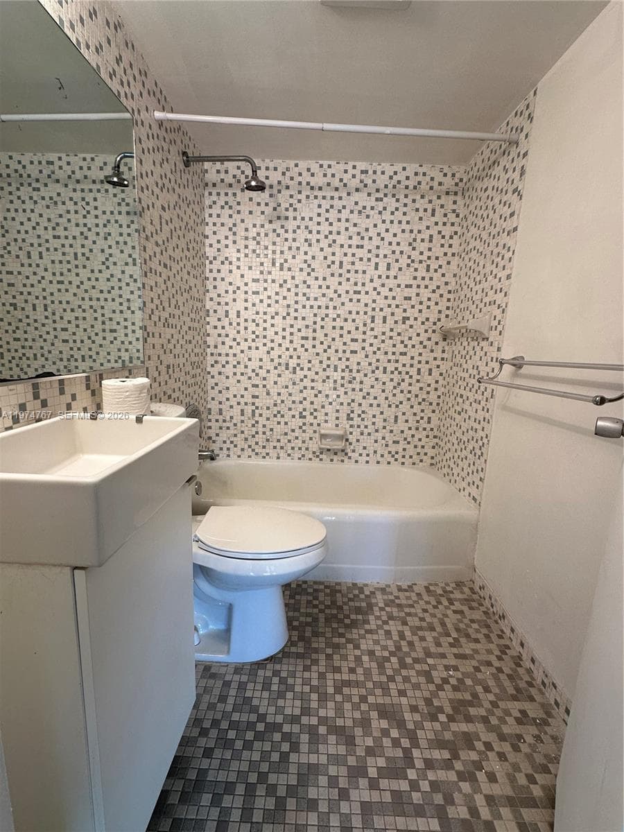 CARIBBEAN TOWERS CONDO · #9I in North Bay Village - Photo 9