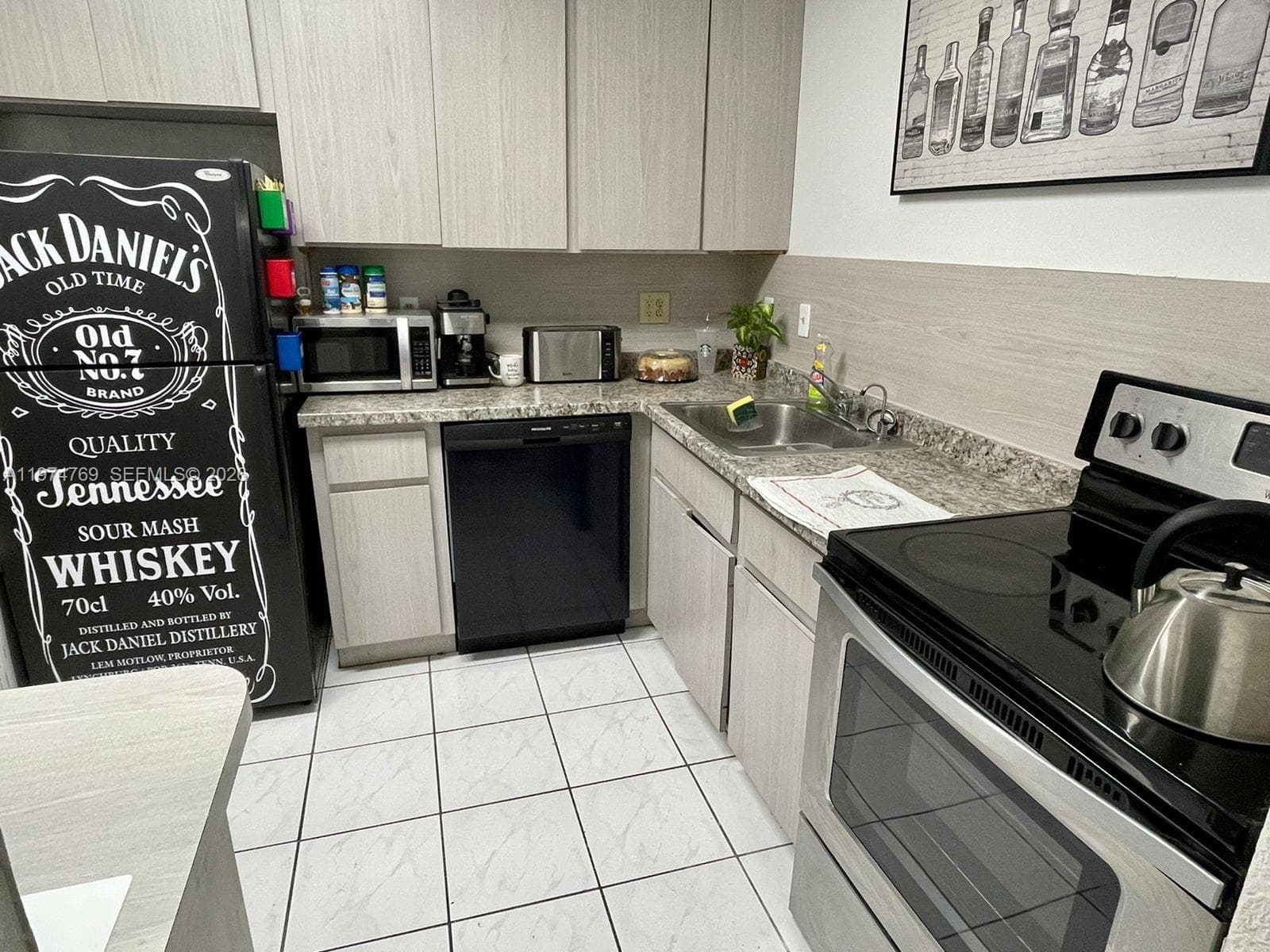 EASTERN SHORES WHITE HOUS · #212 in North Miami Beach - Photo 4