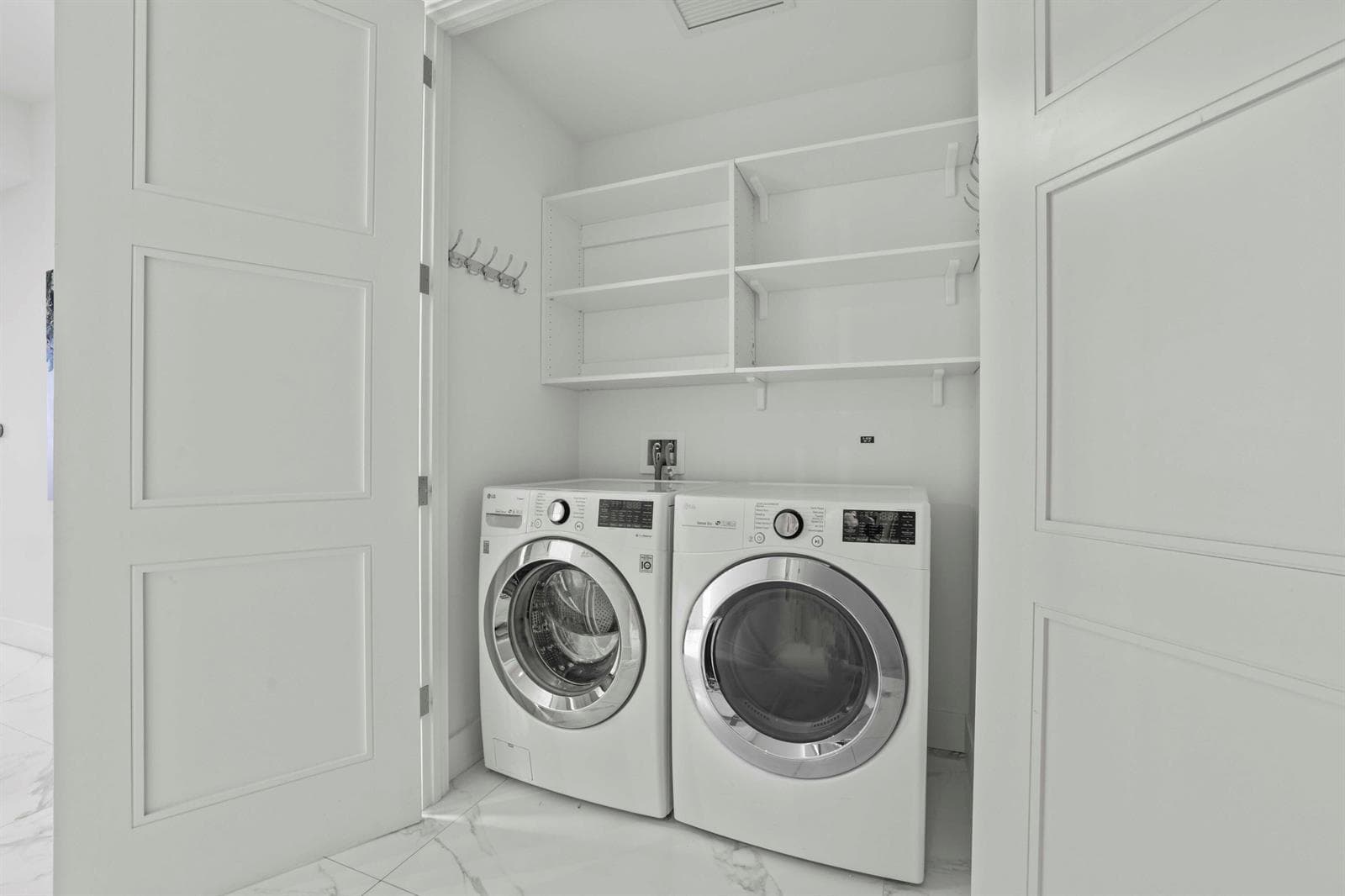 Unit 823 - 25 Laundry area