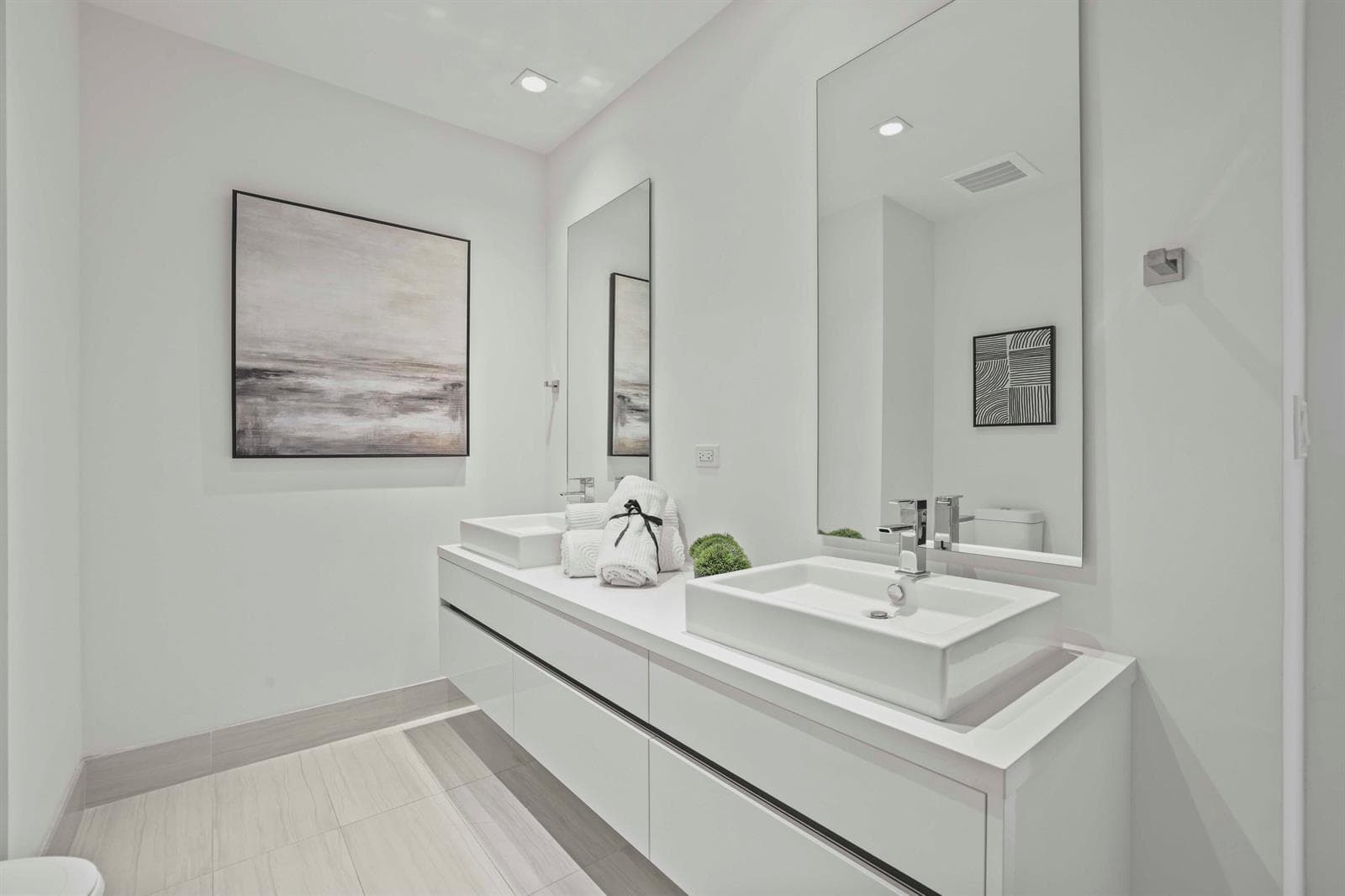 Unit 823 - 35 Main bathroom