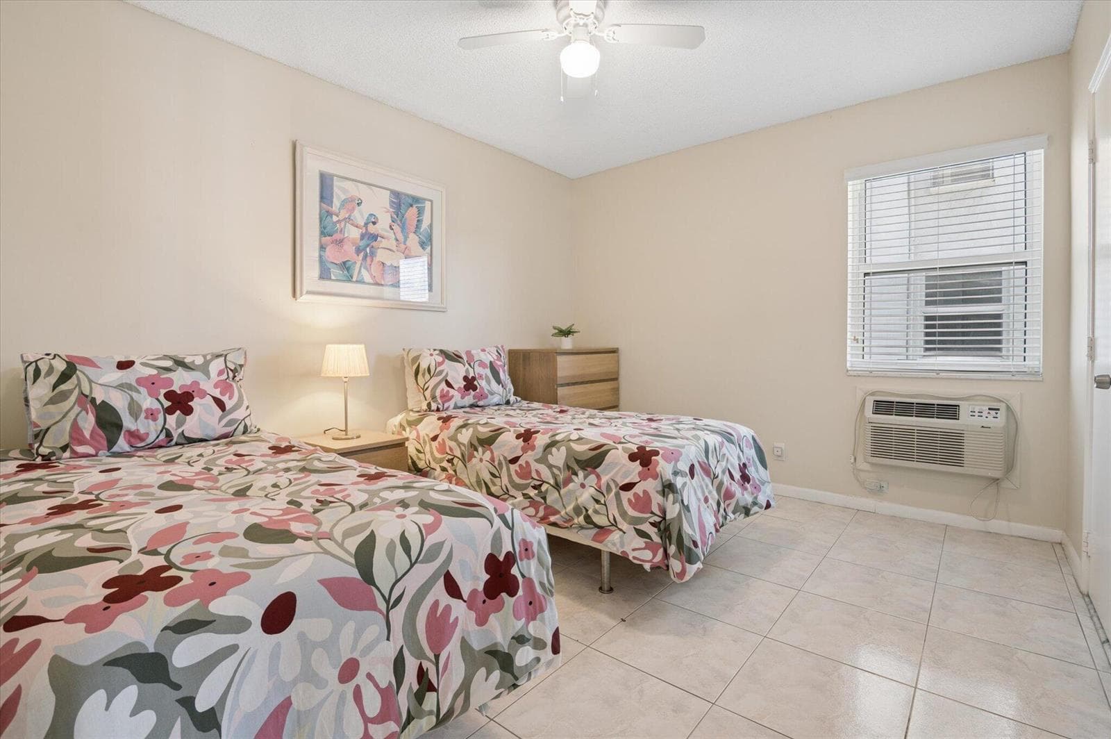 15-Carbonara-720 Orton Ave #206 -15