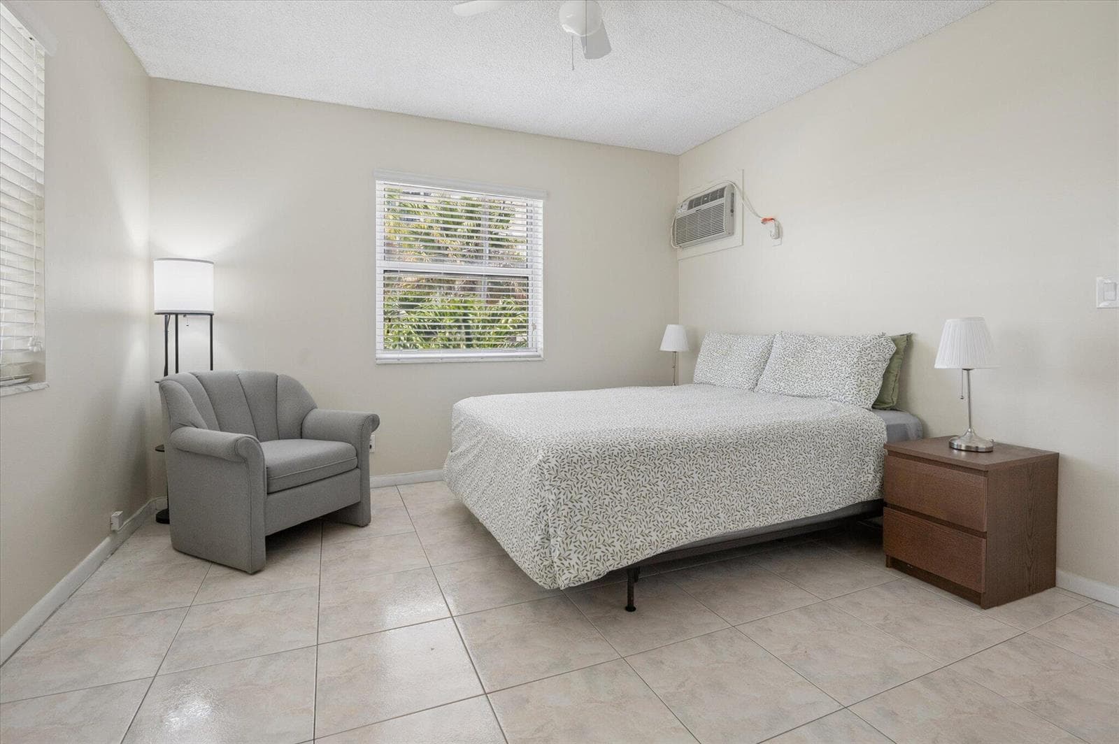 13-Carbonara-720 Orton Ave #206 -13