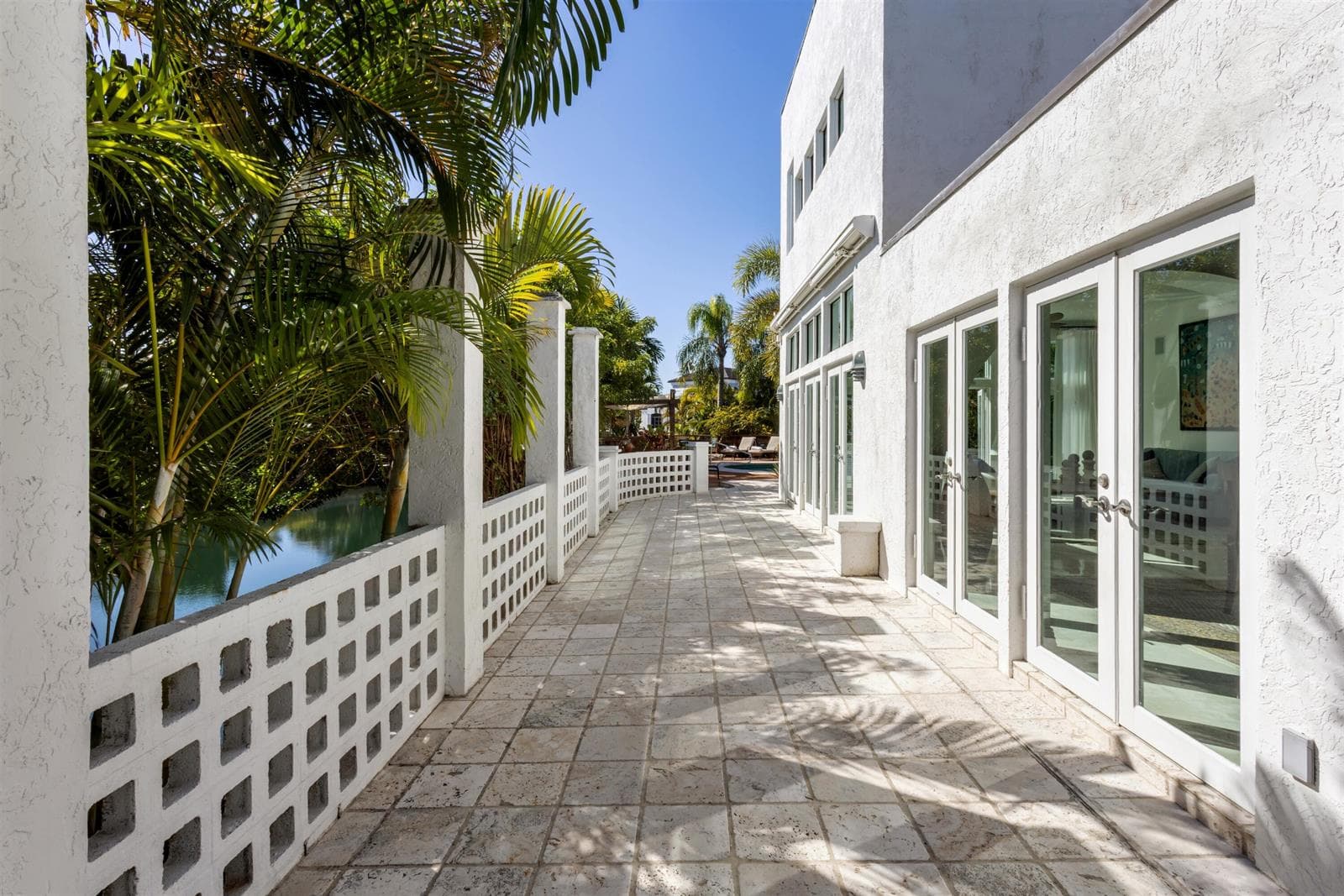 WALKWAY_2_EB