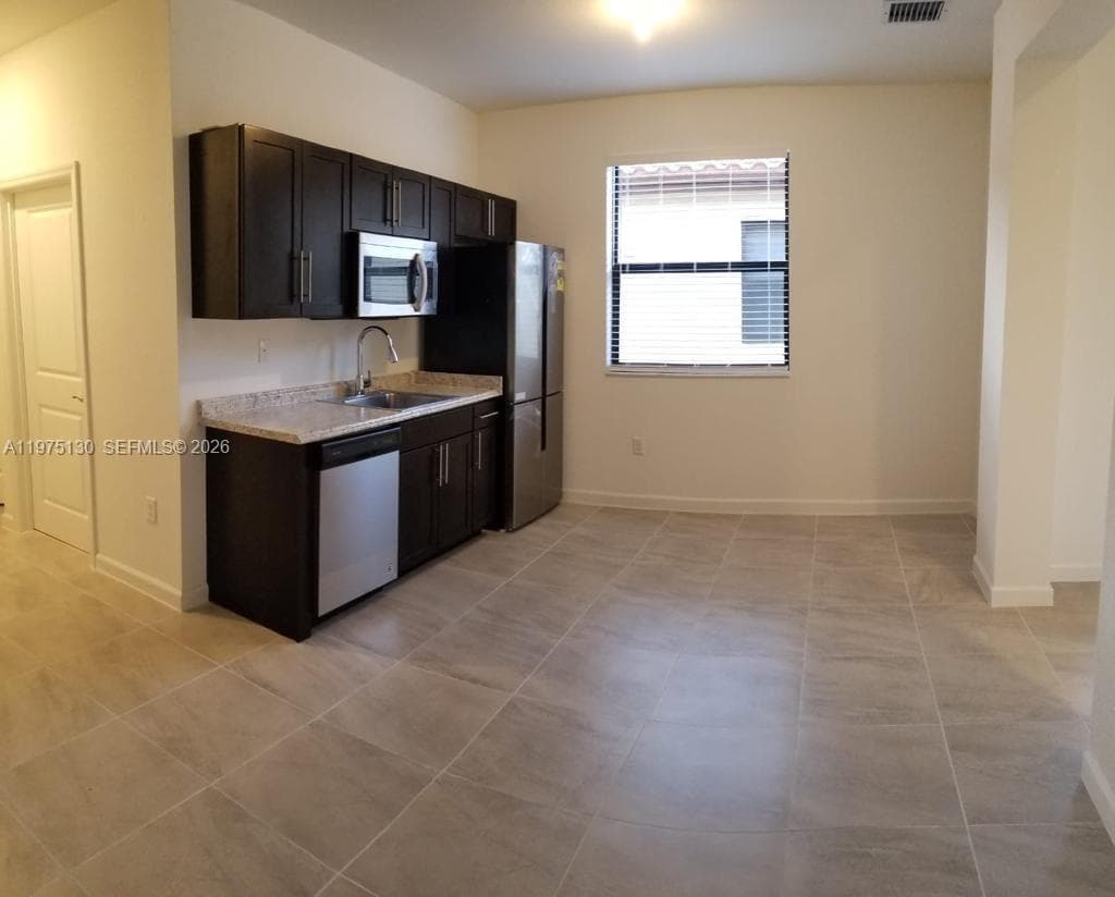 Guest house kitchen & dining
