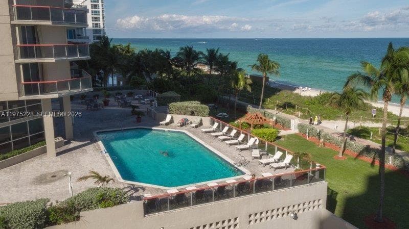 THE STERLING CONDO · #706 in Miami Beach - Photo 2