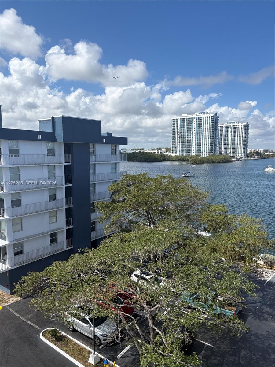 REEF EAST CONDO · #6I in North Miami Beach - Photo 6