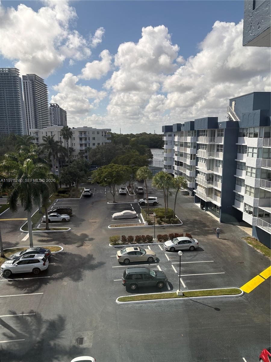 REEF EAST CONDO · #6I in North Miami Beach - Photo 28