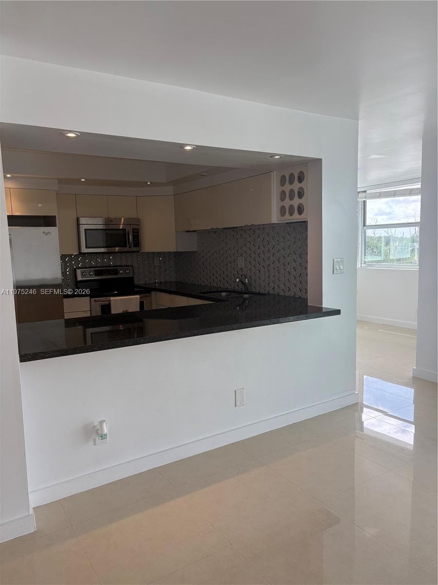 REEF EAST CONDO · #6I in North Miami Beach - Photo 11